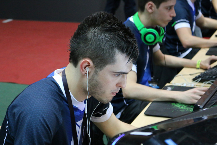 Shox уходит из Titan