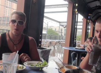 Na`Vi попали под дождь и заглянули в ресторанчик